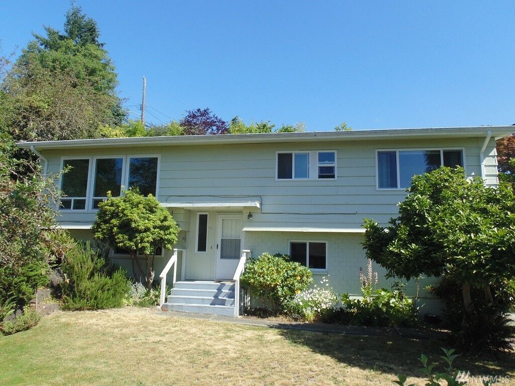 Property Photo:  16651 8th Place SW  WA 98166 