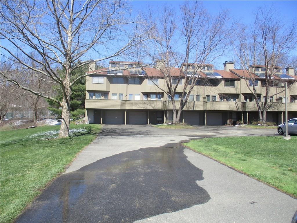 Property Photo: 61 Far View Commons 61 CT 06488