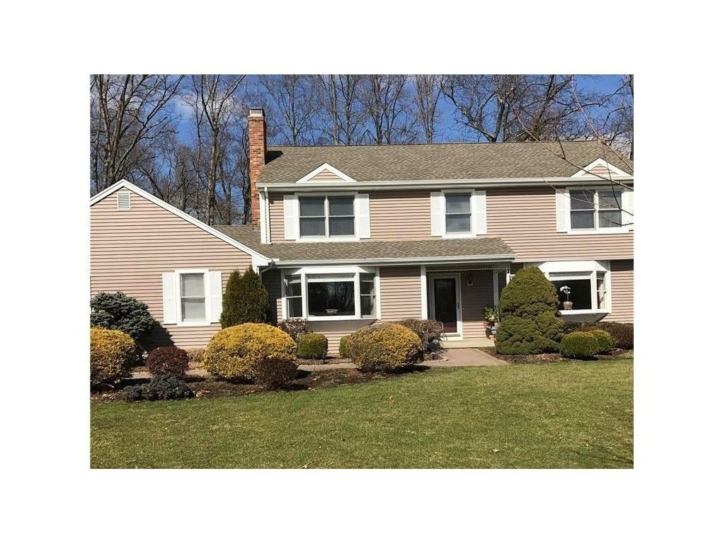 17 Newbury Court  Simsbury CT 06070 photo