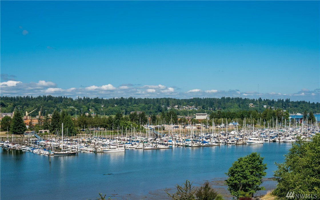 Property Photo:  920 East Bay Dr NE 2D302  WA 98506 