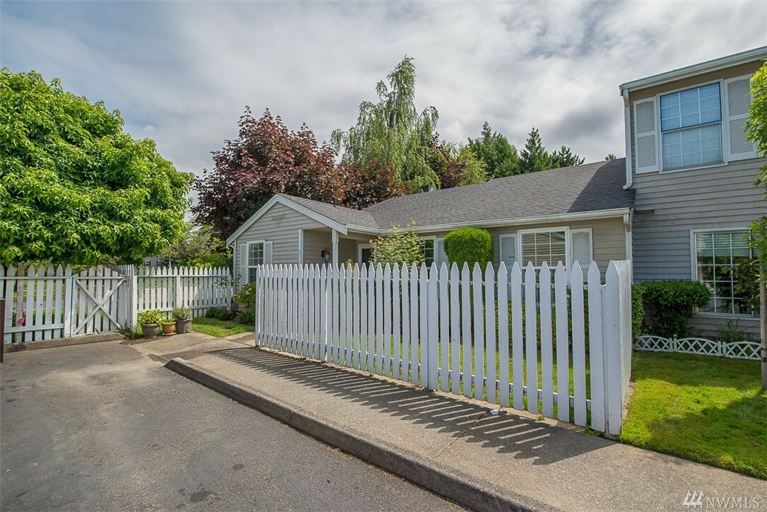 Property Photo: 23958 58th Ct S A1 WA 98032