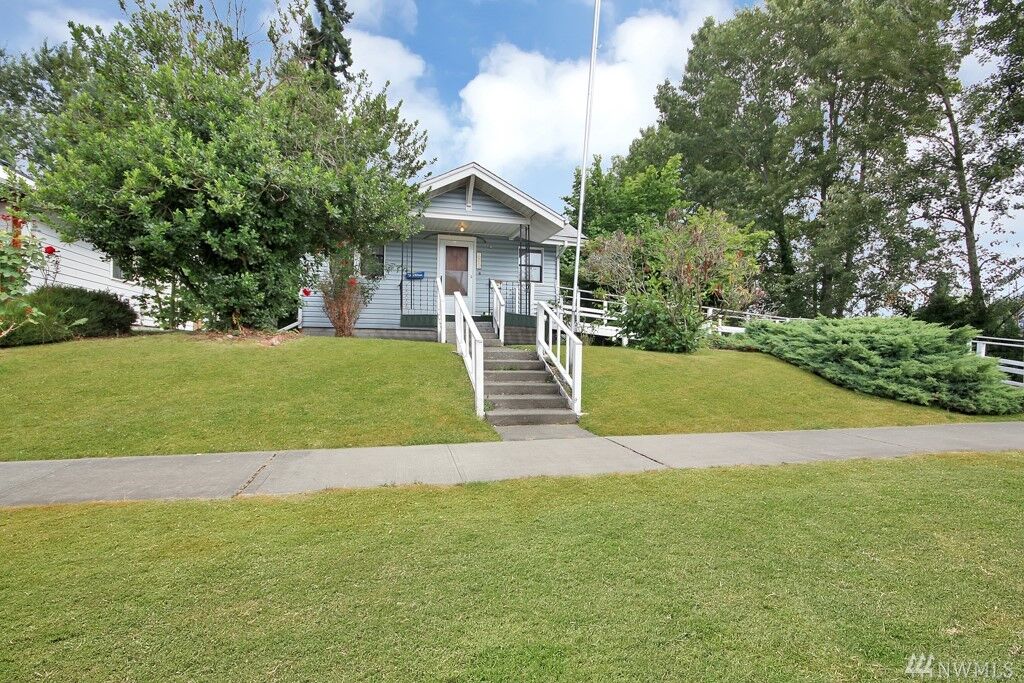 Property Photo:  1845 E 34th St  WA 98404 