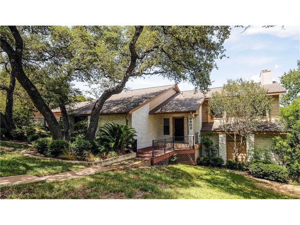 Property Photo:  9402 Rolling Oaks Trail  TX 78750 