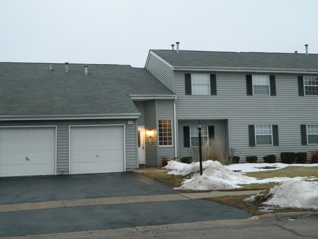 Property Photo:  109 Gant Circle  IL 60107 