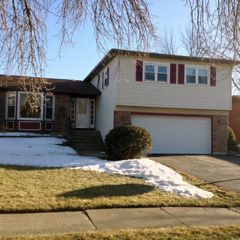 Property Photo: 557 Cambridge Way IL 60440