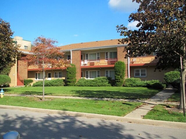 Property Photo:  33 N Clifton Avenue 101  IL 60068 