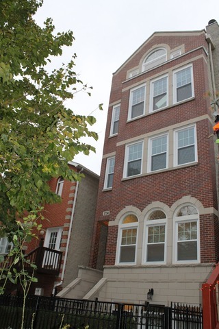 Property Photo:  1754 W Roscoe Street 3  IL 60657 