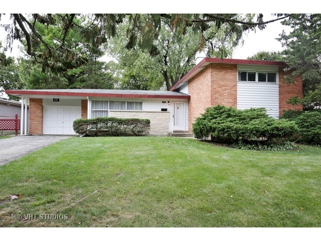 Property Photo: 281 W Cheryl Lane IL 60067