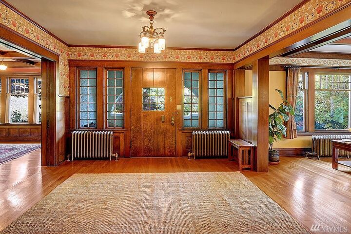 Property Photo:  1407 6th Ave W  WA 98119 