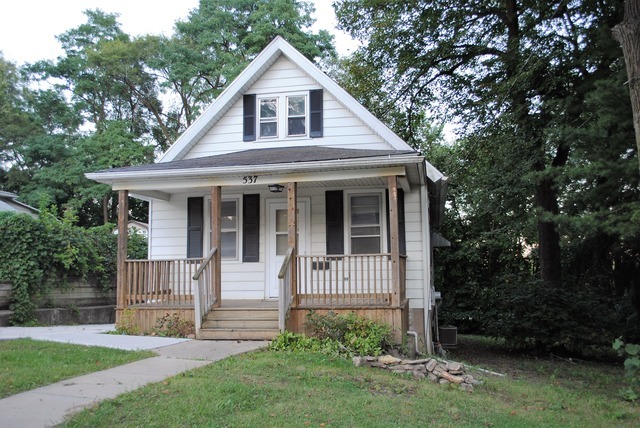 Property Photo:  537 Bird Street  IL 60123 