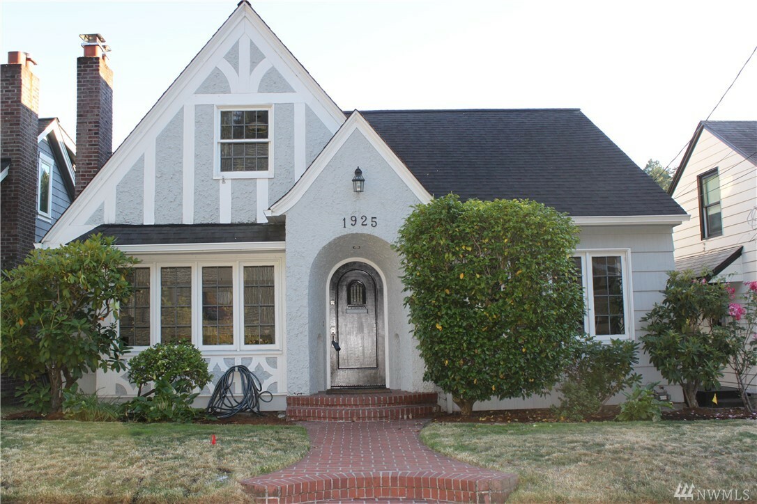 Property Photo: 1925 E Blaine St WA 98112