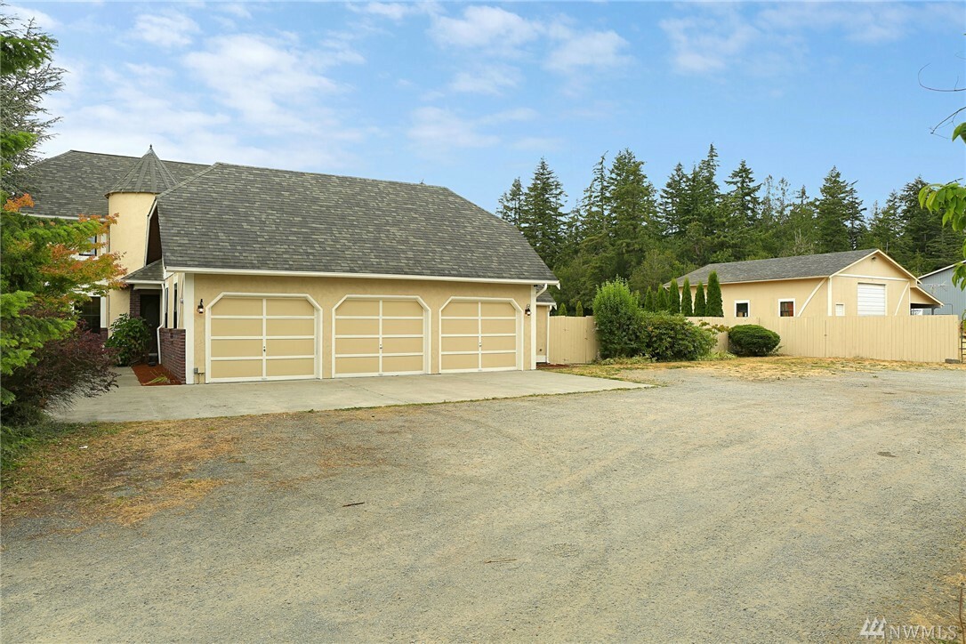 Property Photo: 755 E North Camano Dr WA 98282