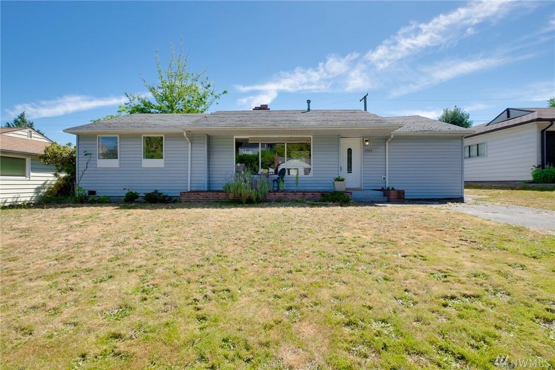 Property Photo:  2504 Veldee Ave  WA 98312 