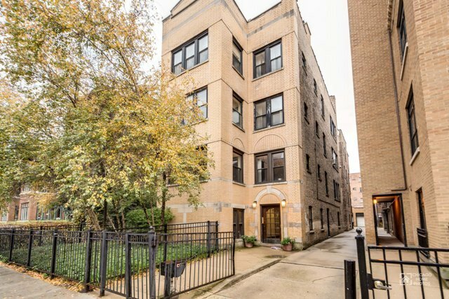 Property Photo:  533 W Roscoe Street 3  IL 60657 