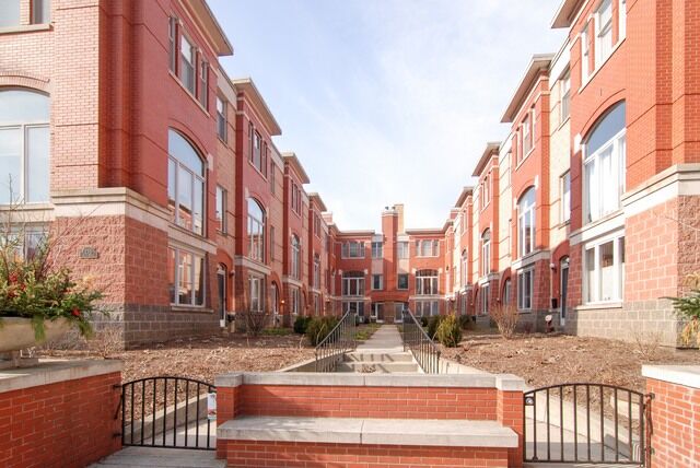 Property Photo:  235 S Marion Street E  IL 60302 