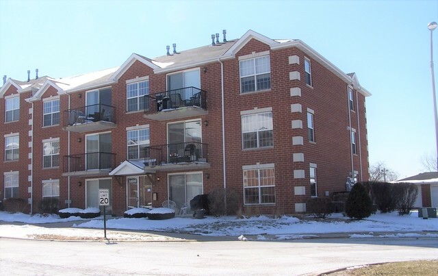 Property Photo:  16600 Liberty Circle 2S  IL 60467 