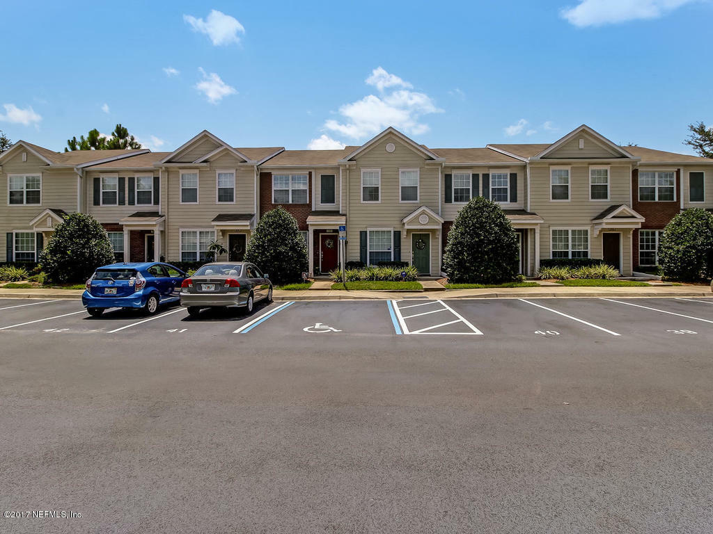 Property Photo: 3684 Summerlin Lane E FL 32224