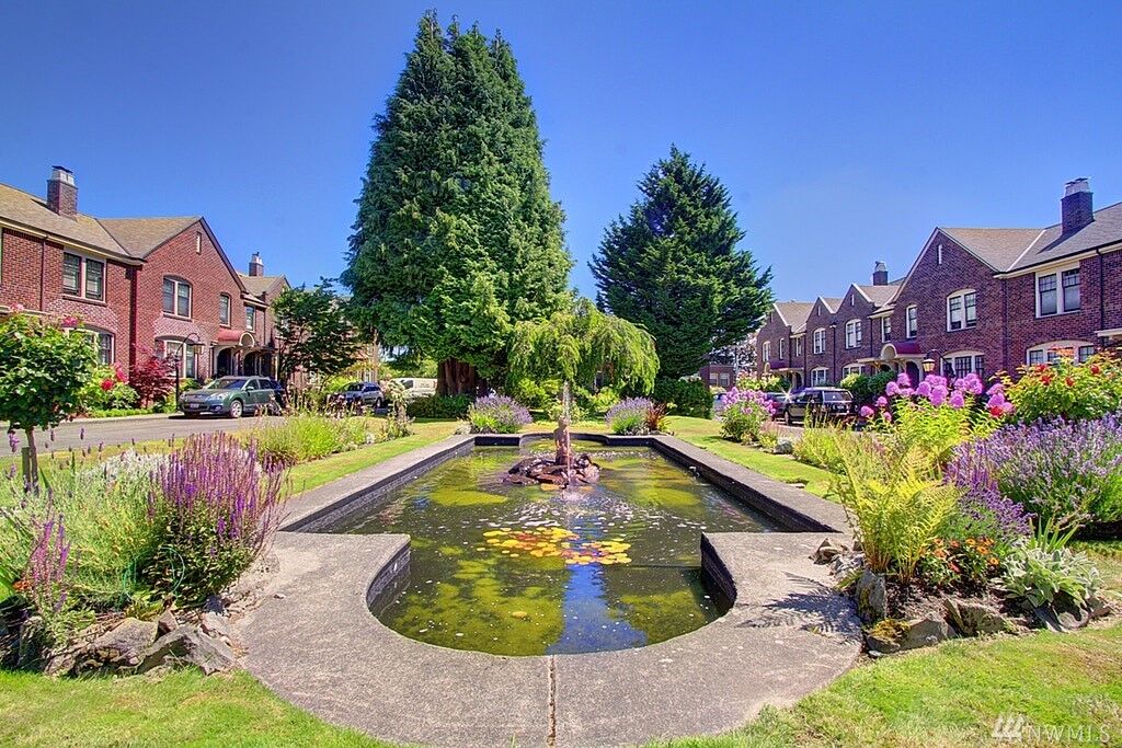 Property Photo: 4800 Fremont Ave N 122A WA 98103