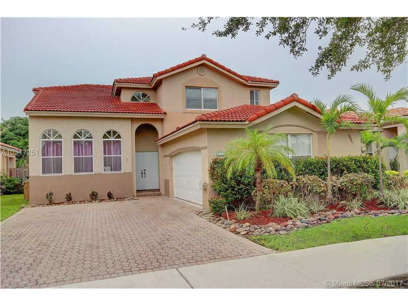 Property Photo:  405 E Royal Cove Cir  FL 33325 