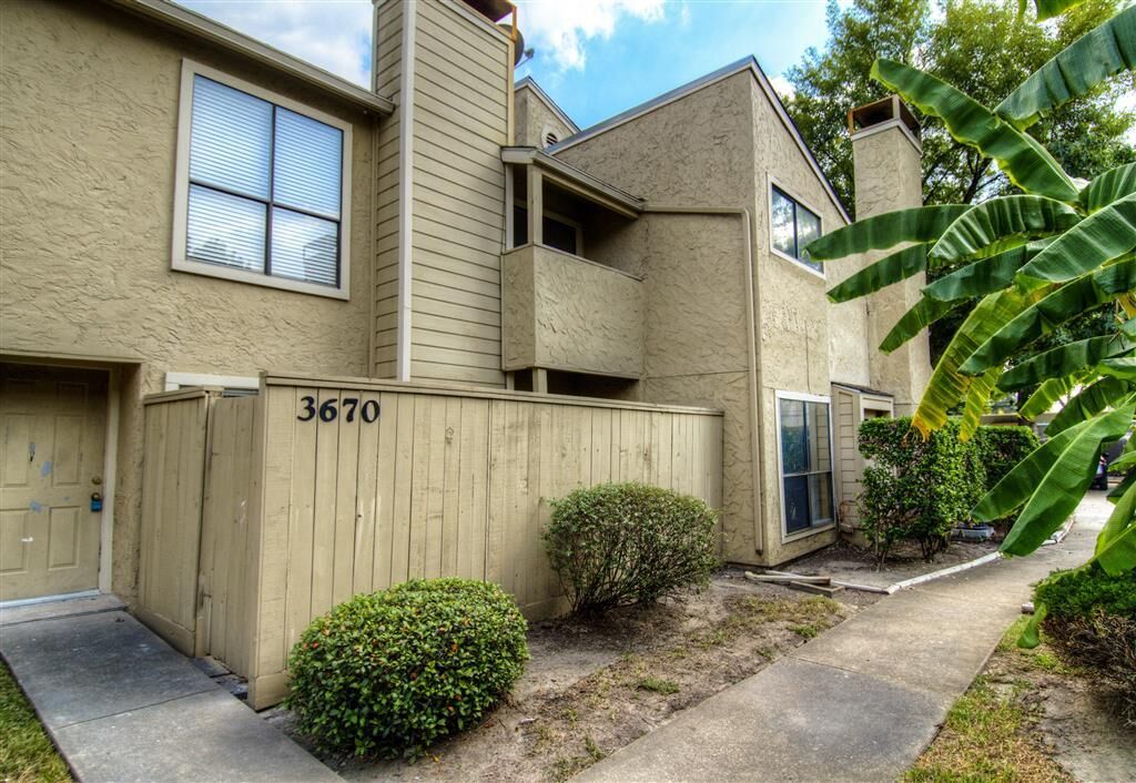Property Photo: 3670 Ocee Street 4 TX 77063