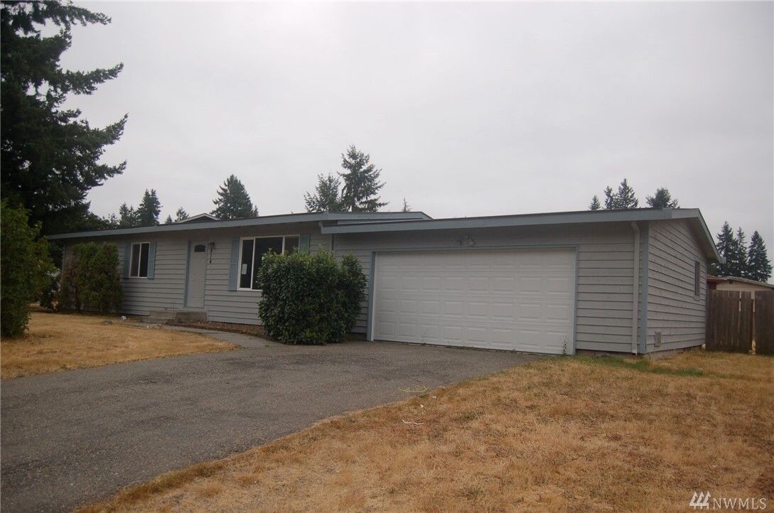 Property Photo: 914 195th St E WA 98387