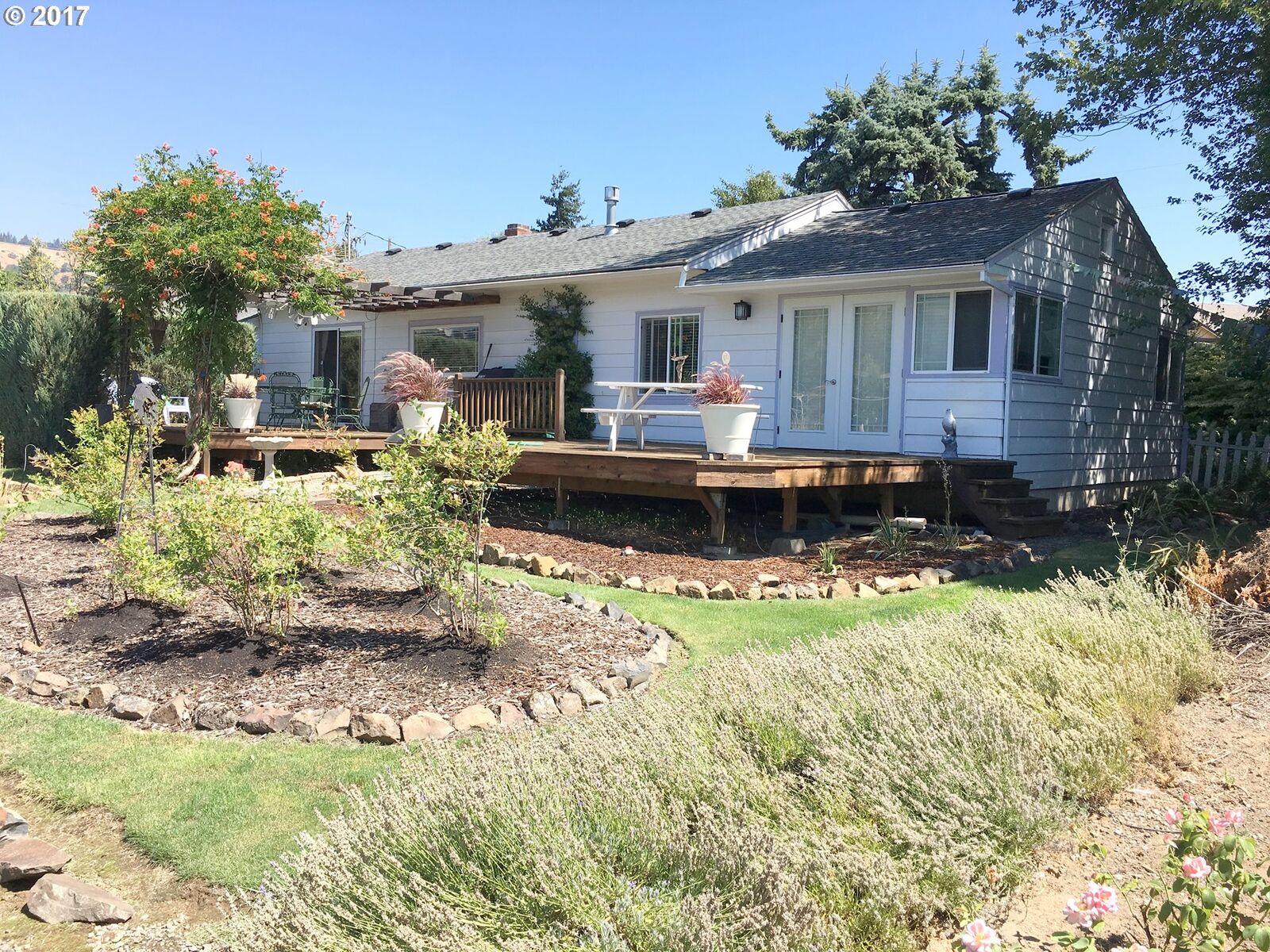Property Photo:  750 Pucker Huddle Rd  WA 98672 