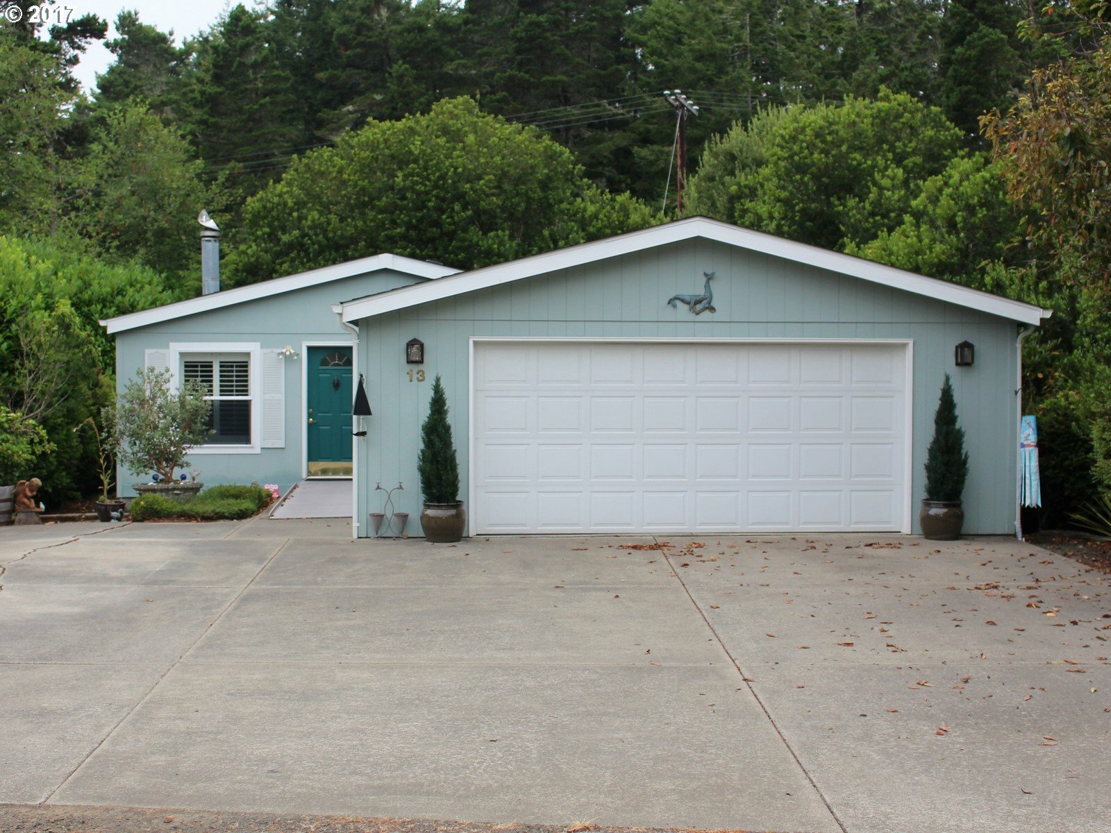 Property Photo:  1600 Rhododendron Dr 13  OR 97439 