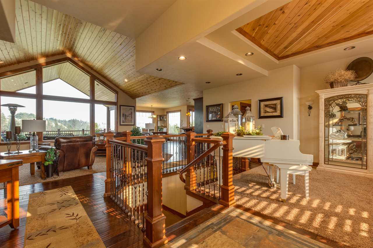 Property Photo: 1112 N River Ridge Blvd WA 99224