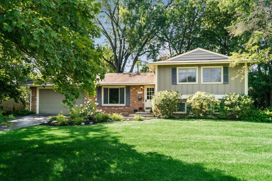 Property Photo:  1397 Fishinger Road  OH 43221 