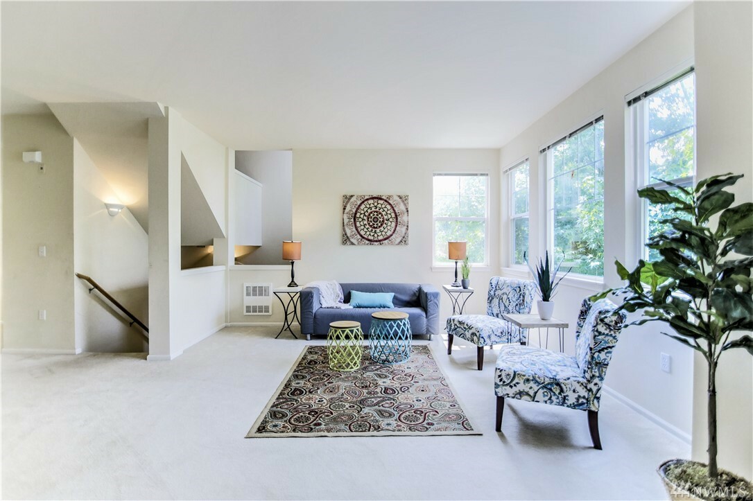 Property Photo: 4740 Lake Place S WA 98055