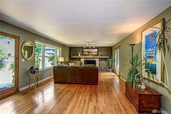 Property Photo:  11524 Meridian Ave N  WA 98133 