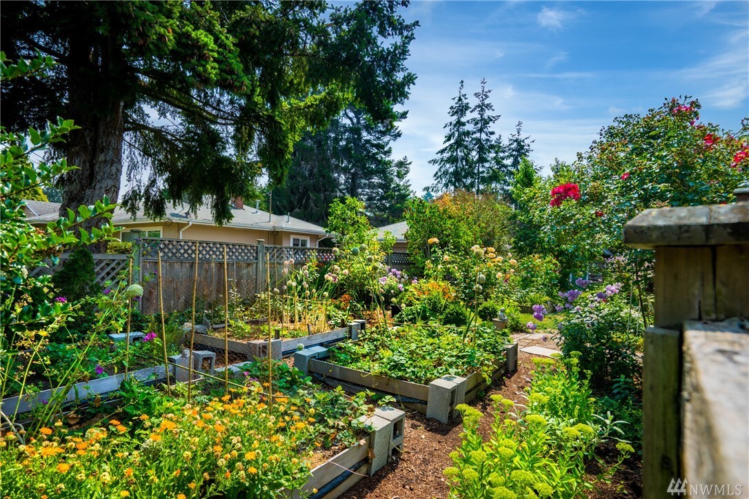 Property Photo:  416 Caledonia  WA 98257 