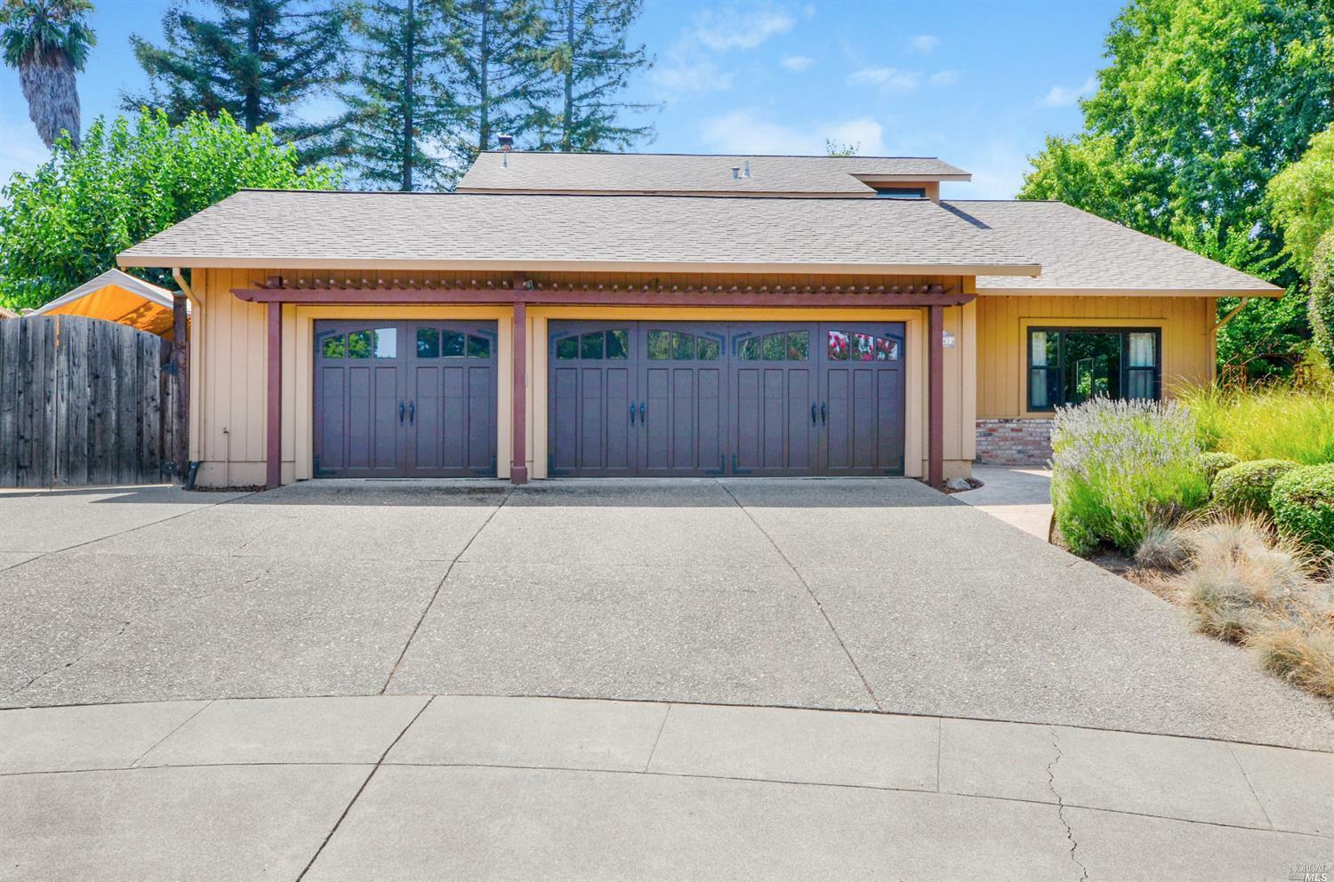 Property Photo:  1043 Banbury Court  CA 94558 