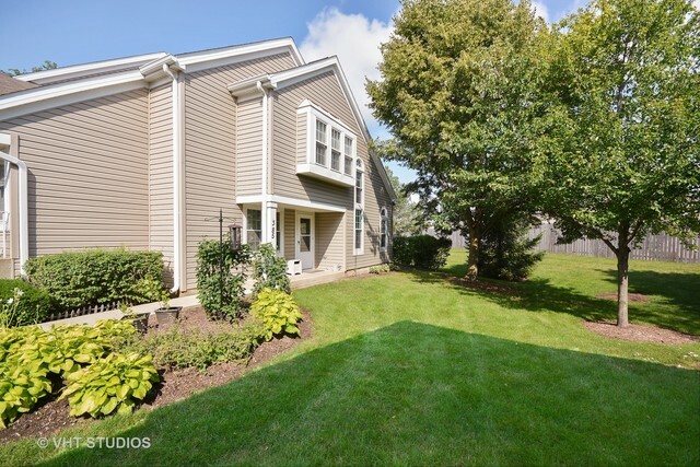 Property Photo:  385 Wexford Court  IL 60188 