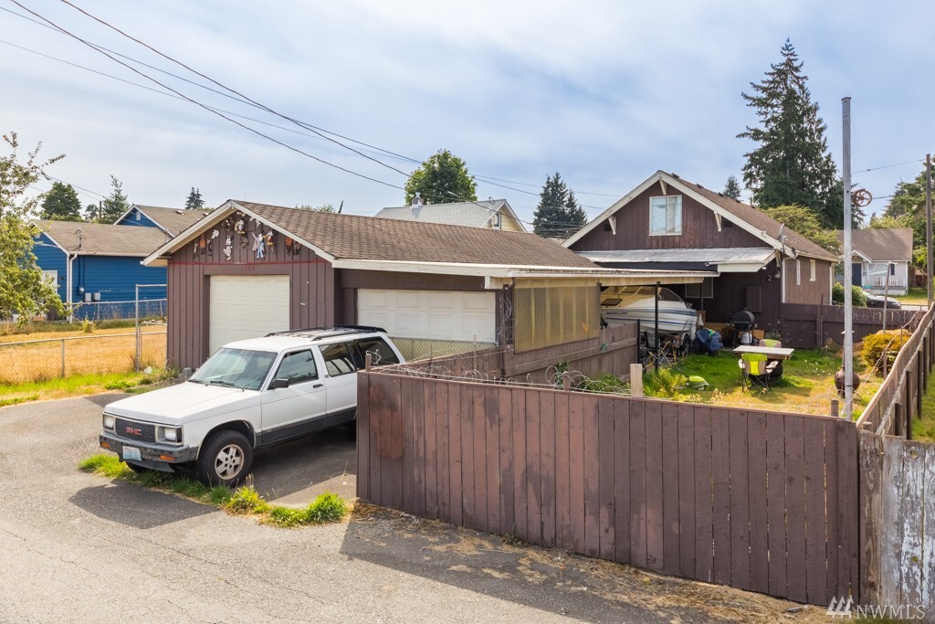 Property Photo: 1709 Walnut St WA 98201