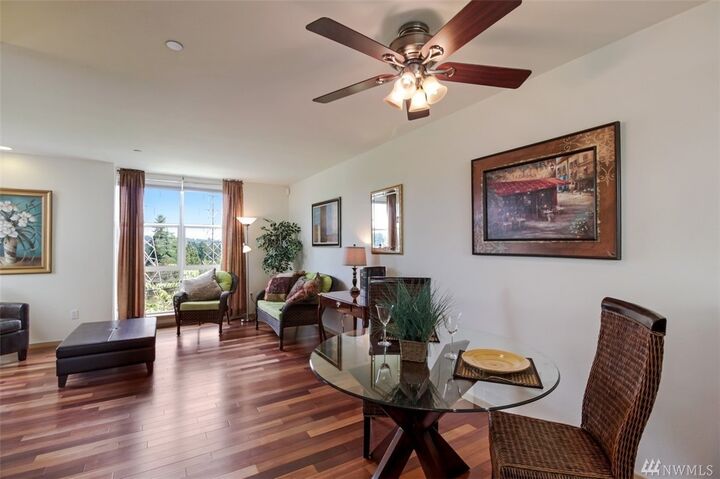 Property Photo:  19046 14th Ct NE  WA 98155 