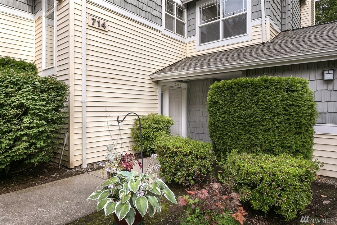 Property Photo:  714 228th St SW 0-203  WA 98021 