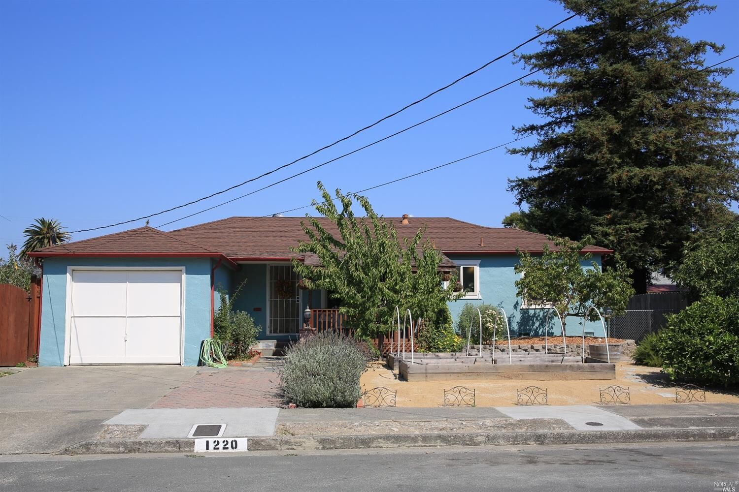 Property Photo:  1220 Olive Street  CA 95407 