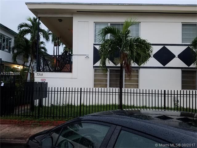 Property Photo:  