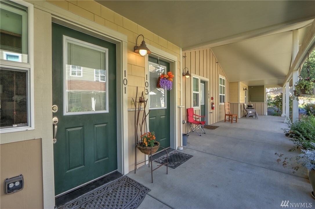 Property Photo: 7701 Beacon Place NE 103 WA 98311