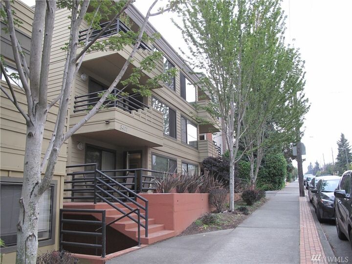 Property Photo: 3411 Wallingford Ave N 33 WA 98103