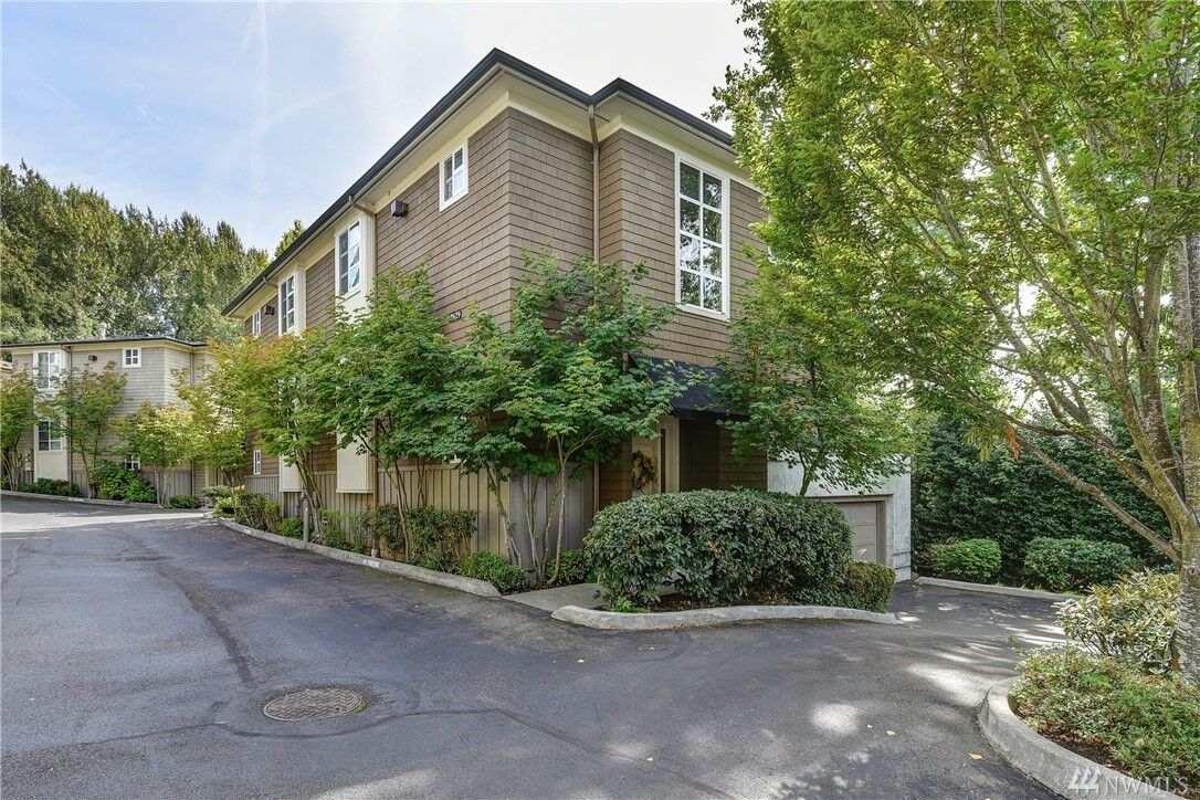 Property Photo:  8629  112th Lane NE 1  WA 98033 