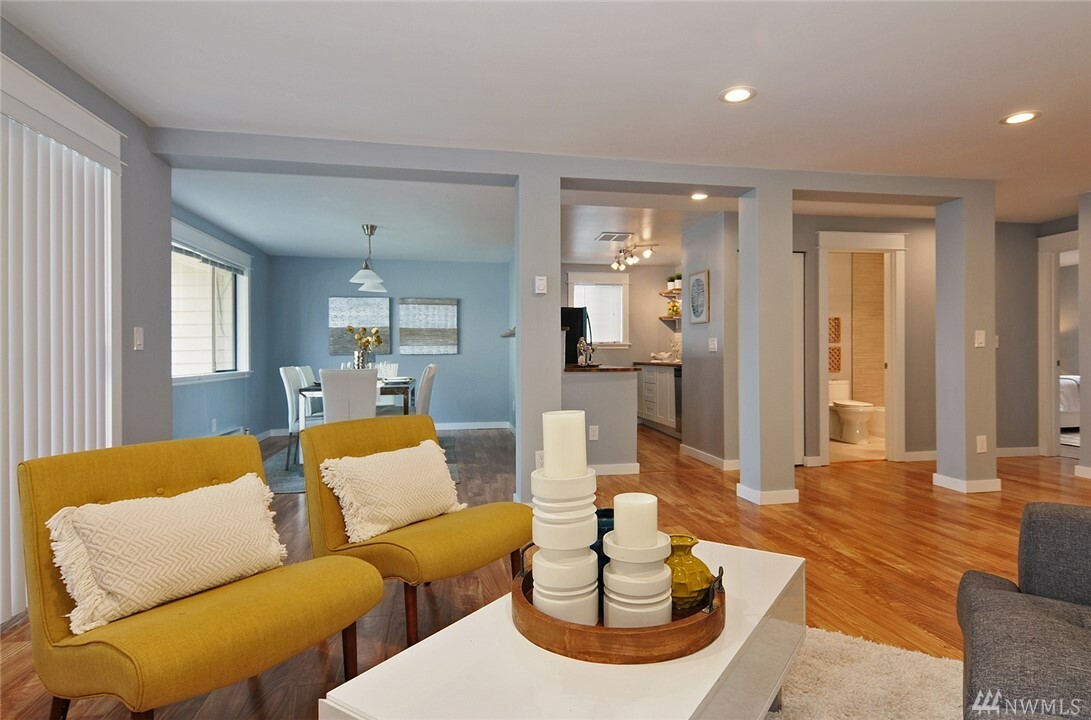 Property Photo: 15416 40th Ave W 64 WA 98087