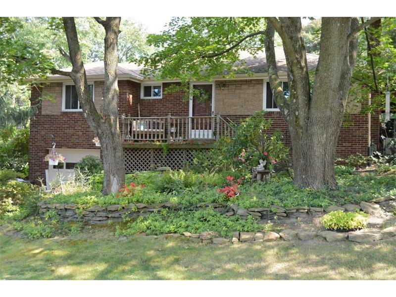 Property Photo: 2808 Franklynn Dr PA 15101