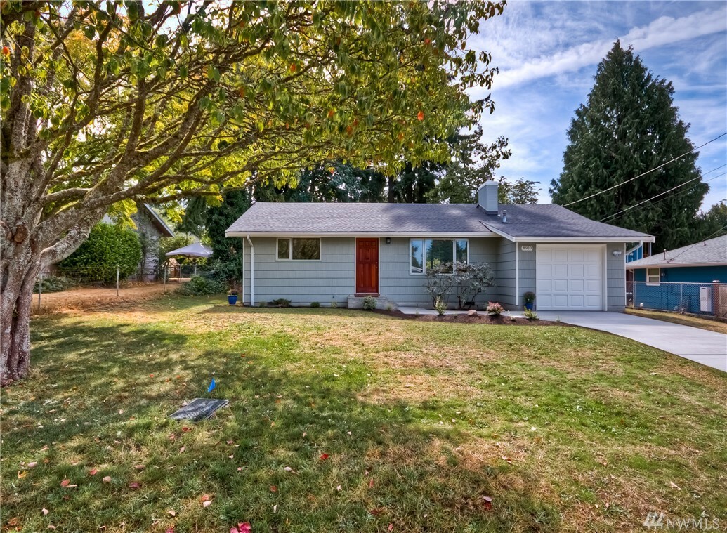 Property Photo:  8910 217th St SW  WA 98026 