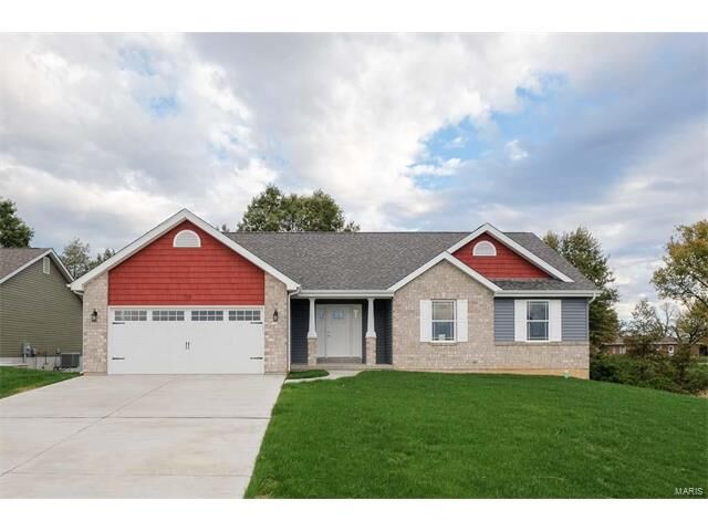 Property Photo:  132 Palace Way   63379 