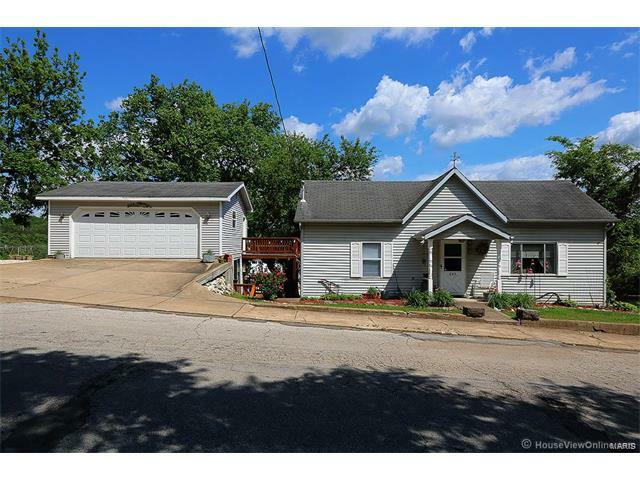 Property Photo: 207 2nd Street 63020