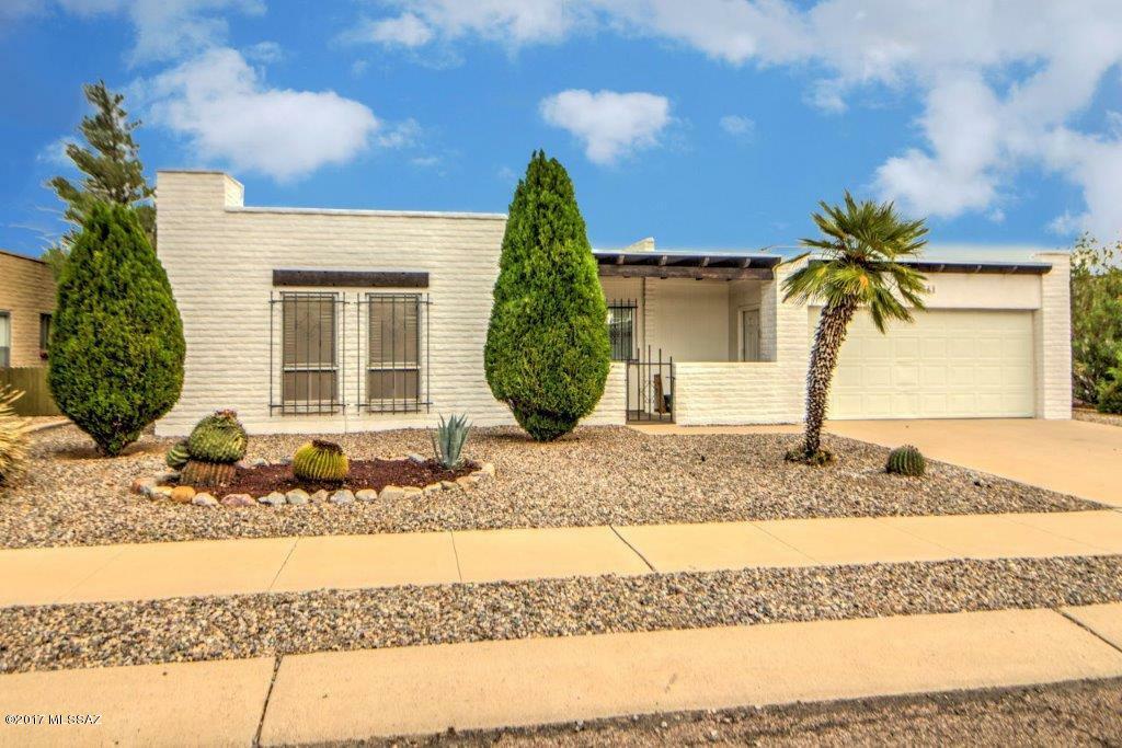 Property Photo:  1661 S San Luis  AZ 85614 