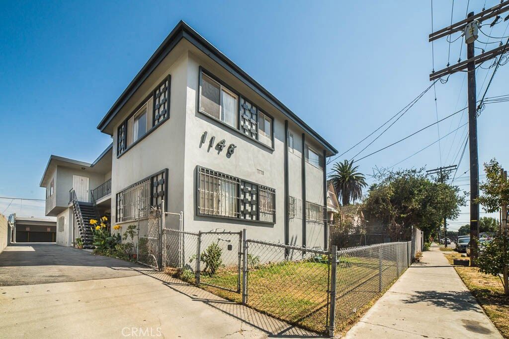 Property Photo: 1148 Fedora Street CA 90006