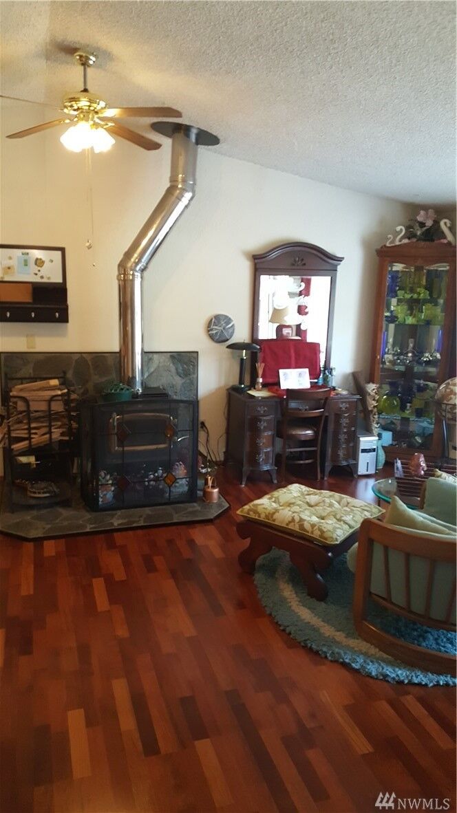 Property Photo: 9401 210th Avenue E WA 98391